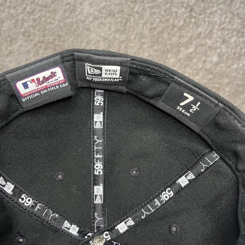 New Era Miami Marlins black baseball cap with 'M' logo 7 1/2 - Picture 3 of 4